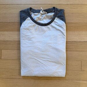 “Feathers" from Urban Outfitters | Gray and White Raglan T-Shirt | Size: Medium
